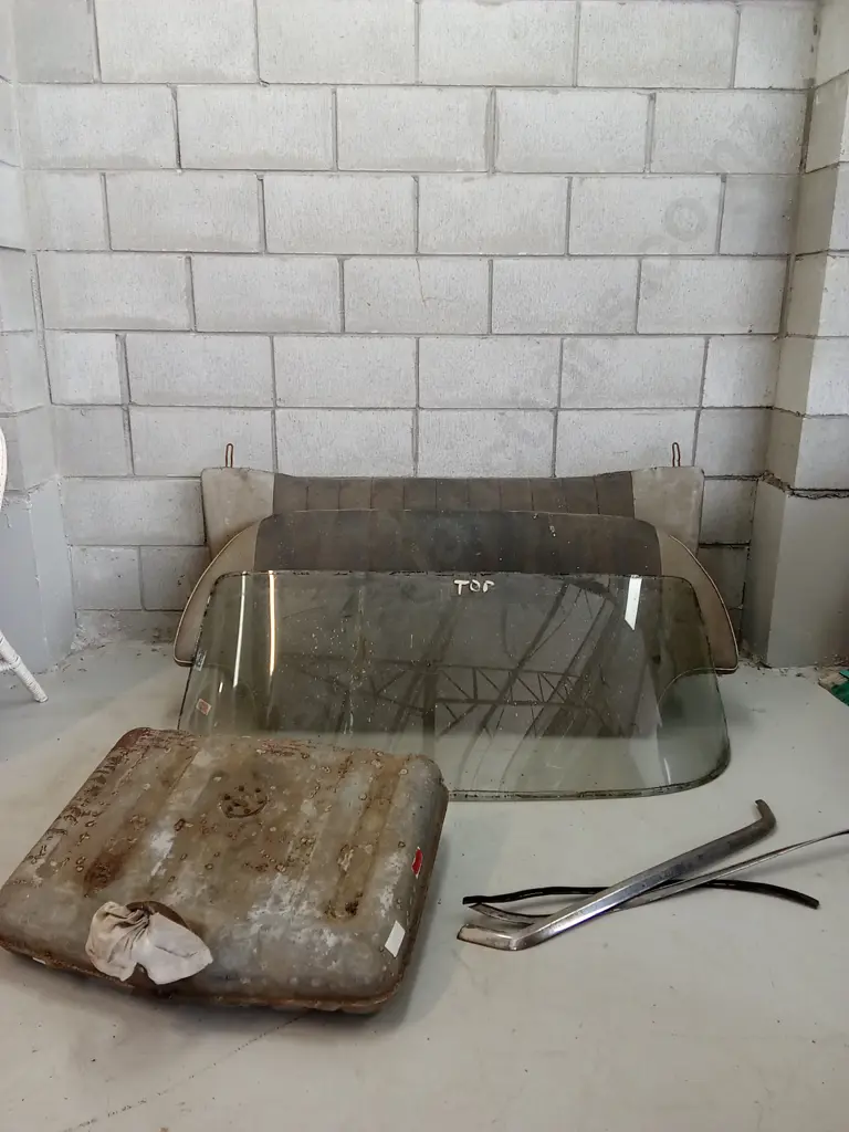 COLLECTION OF CAR PARTS, FORD CONSOLE 315 SEATS, WINDOW, GAS TANK. Image 1++