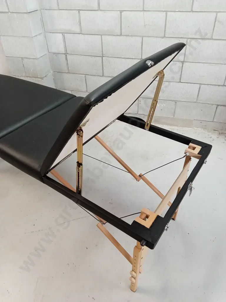 FOLD OUT MASSAGE TABLE, 92CM LONG Image 1++