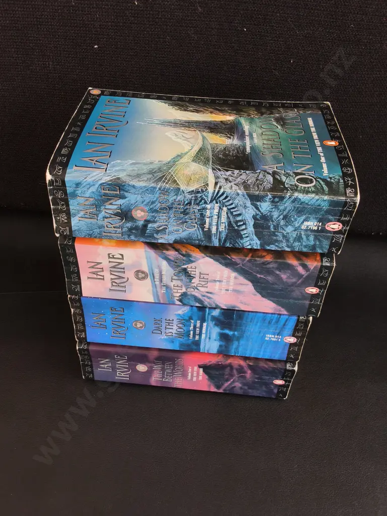 4 IAN IRVINE BOOKS Image 1++