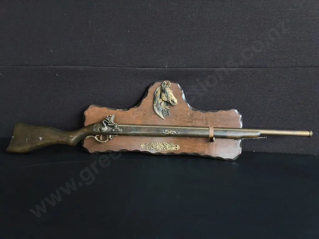 VINTAGE DECORATIVE FLINTLOCK RIFLE REPLICA WALL DISPLAY PLAQUE, L 99 CM Image 1++