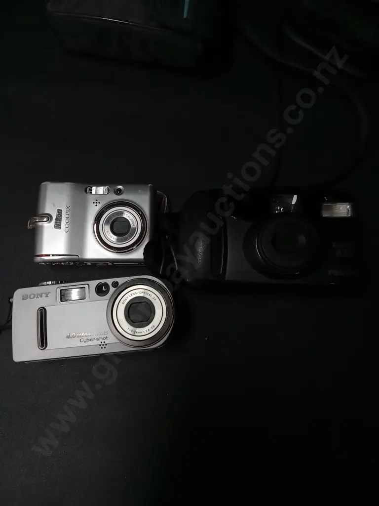 3 VINTAGE CAMERAS, SONY CYBER-SHOT, NIKON COOLPIX AND PENTAX ESPIO 838 35MM Image 1++