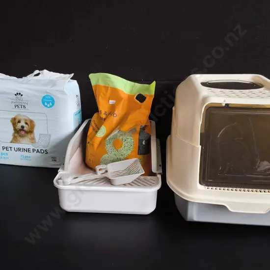 PET ITEMS, INCLUDING BRAND NEW PACKS OF URINE PADS AND CLUMPING LITTER