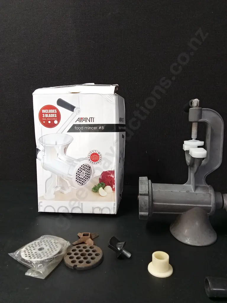 AVANTI FOOD MINCER #8 Image 1++