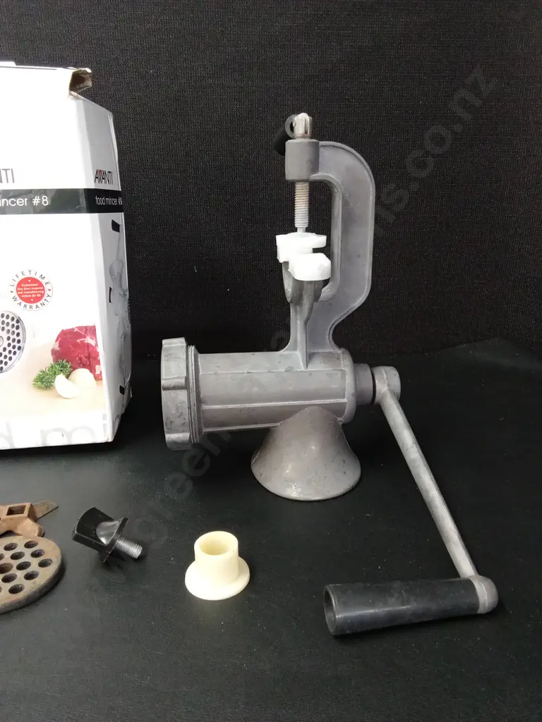 AVANTI FOOD MINCER #8 Image 1++