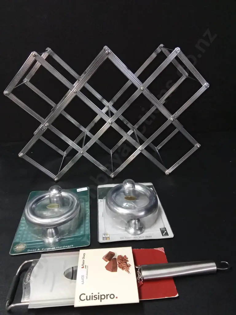 4 KITCHEN ITEMS INCLUDING WINE RACK Image 1++