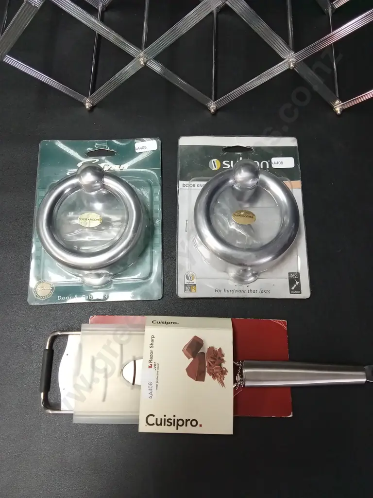 4 KITCHEN ITEMS INCLUDING WINE RACK Image 1++
