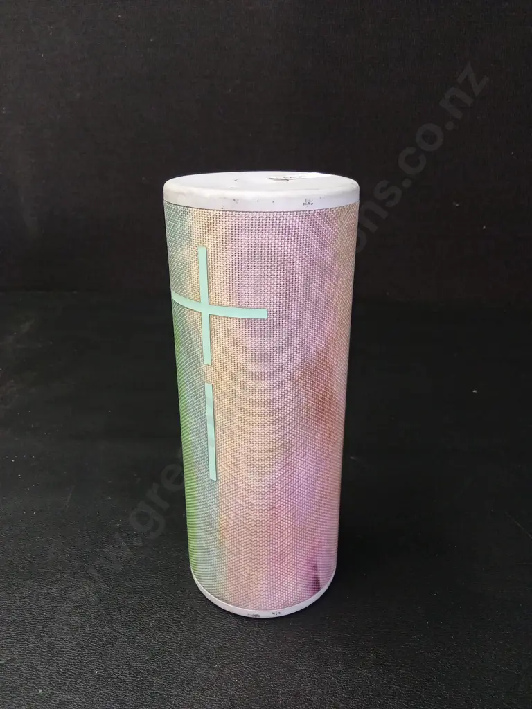 UE BOOM 3 - NO CHARGER BUT DOES WORK Image 1++