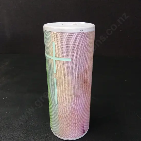 UE BOOM 3 - NO CHARGER BUT DOES WORK