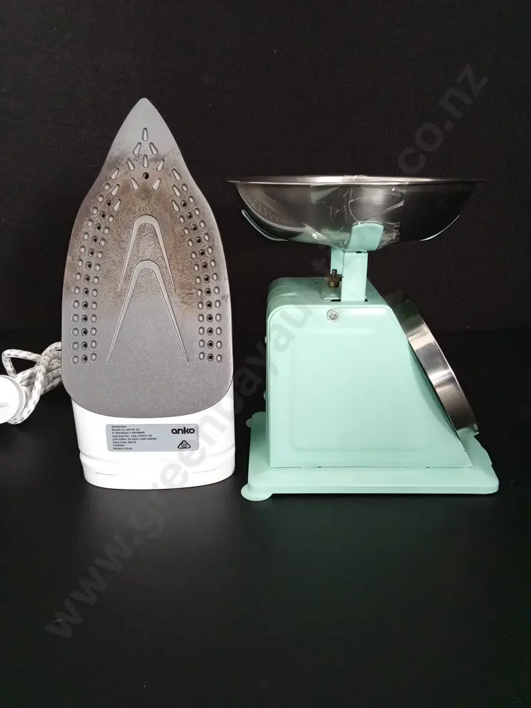 HOUSEHOLD ITEMS SCALE AND IRON Image 1++