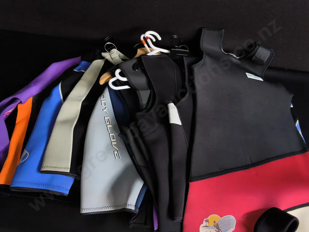 MIX OF NEOPRENE WETSUITS Image 1++