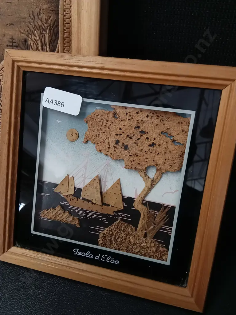 DECORATIVE FRAMED 3D WOOD AND CORK ART PIECES, 22.5CM X 20CM, 14CMX 14CM Image 1++