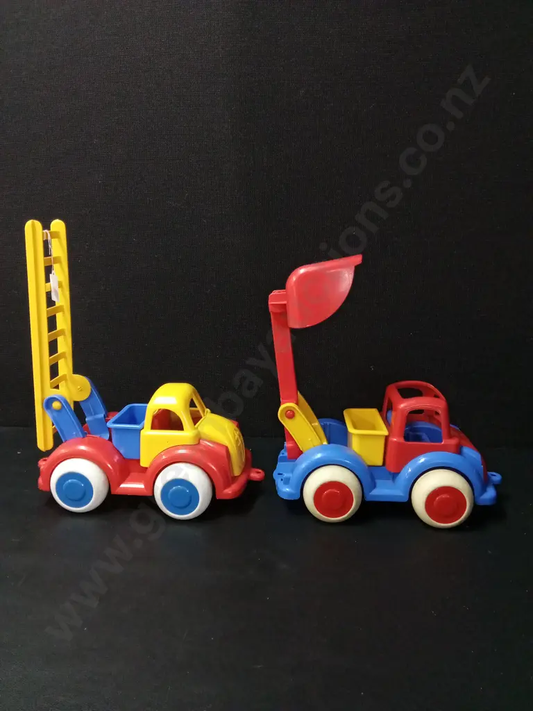 2 SANDPIT TRUCKS Image 1++