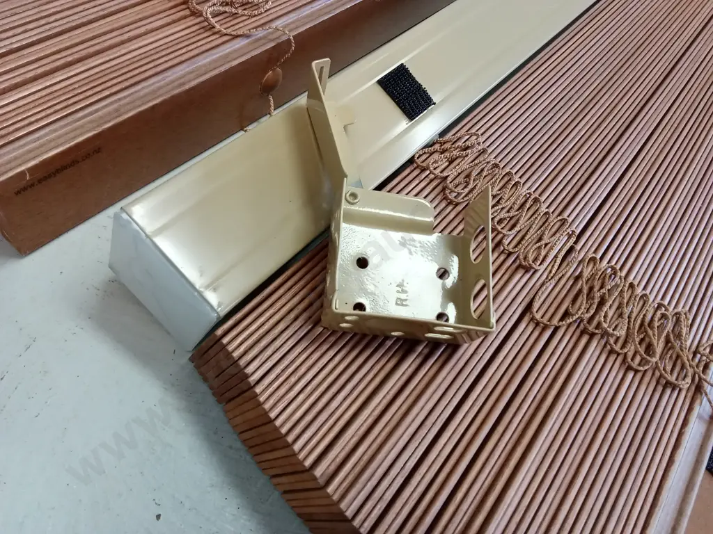 TWO CURTAIN BLINDS WITH BRACKETS, EACH BLIND IS, L 173CM Image 1++
