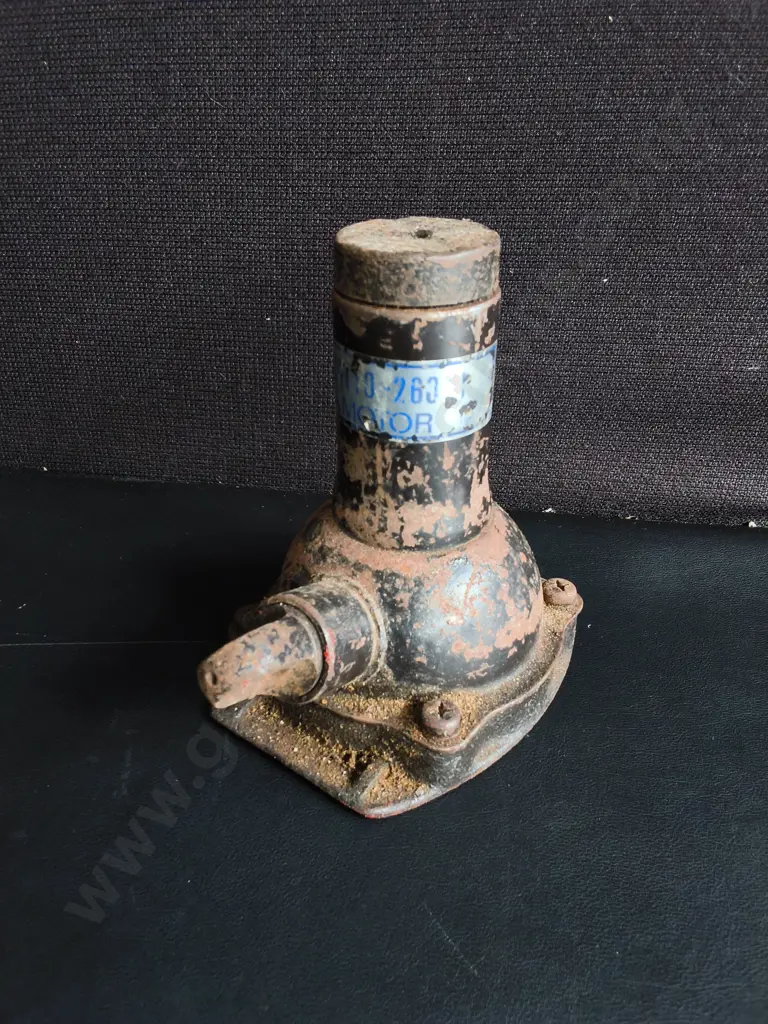VINTAGE HYDRAULIC BOTTLE JACK Image 1++