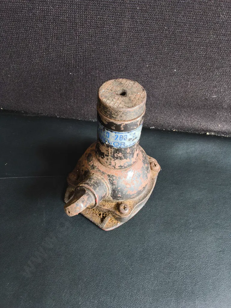 VINTAGE HYDRAULIC BOTTLE JACK Image 1++