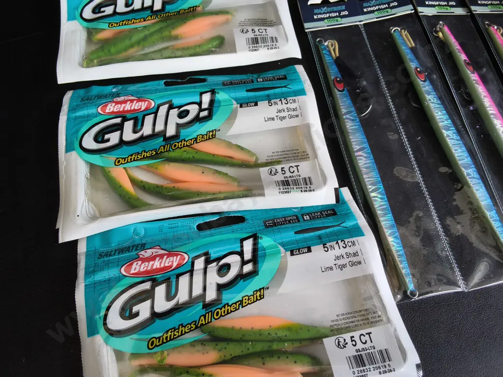 8 PIECES, BRAND NEW FISHING BAIT AND JIGS Image 1++