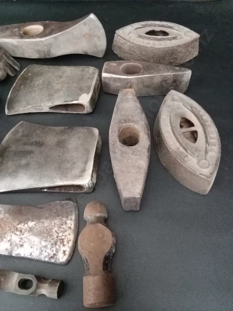 COLLECTION OF VINTAGE METAL TOOL HEADS AND CAST IRON ITEMS Image 1++