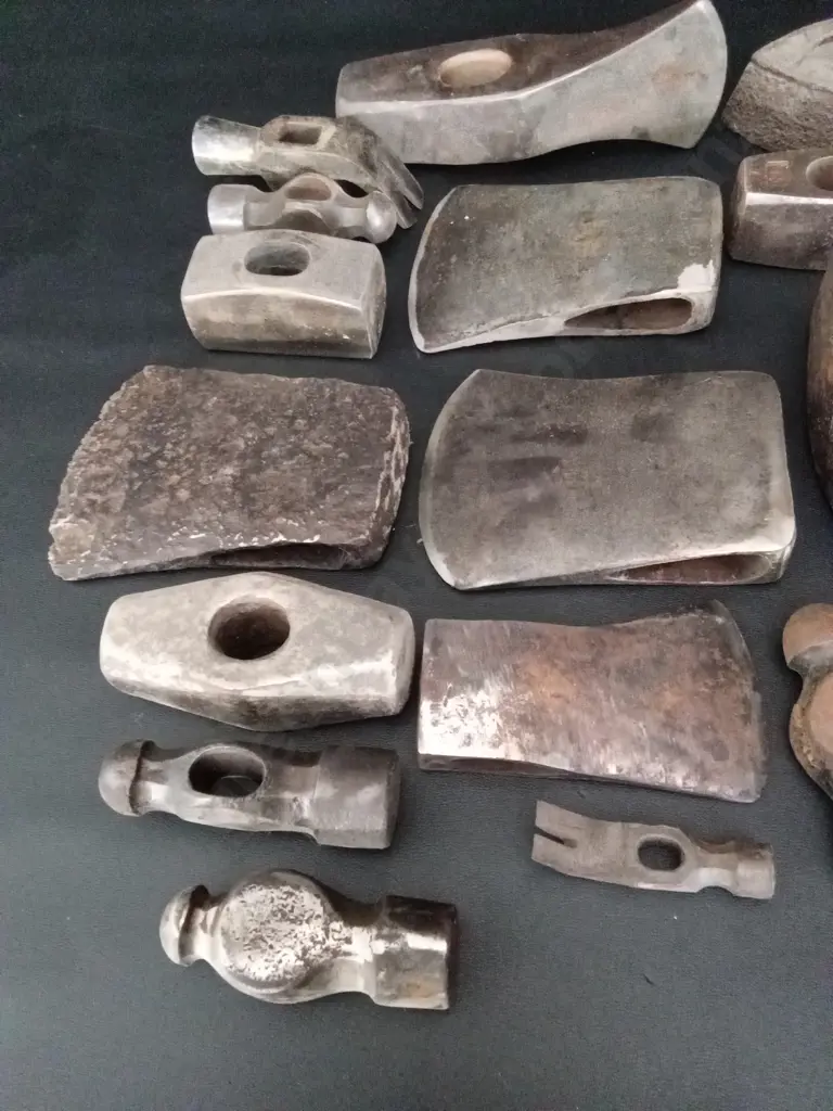 COLLECTION OF VINTAGE METAL TOOL HEADS AND CAST IRON ITEMS Image 1++