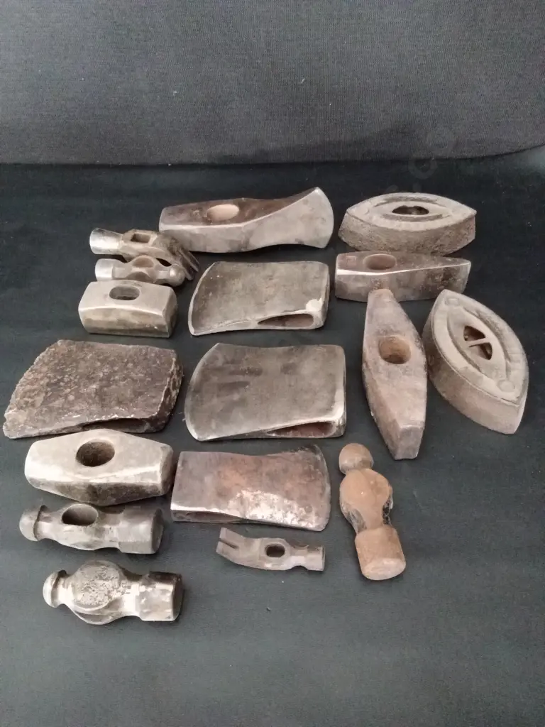COLLECTION OF VINTAGE METAL TOOL HEADS AND CAST IRON ITEMS Image 1++
