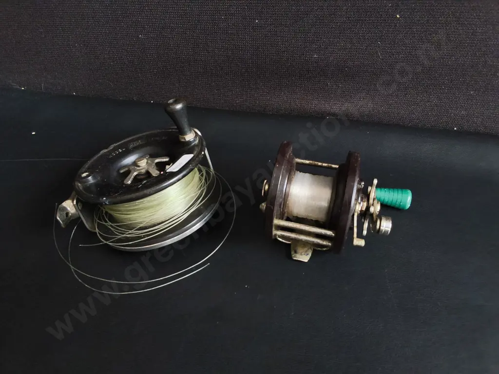 PAIR OF VINTAGE FISHING REELS Image 1++