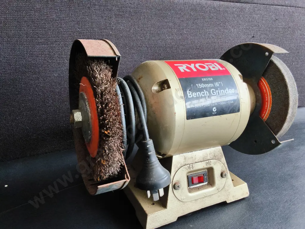 RYOBI BENCH GRINDER Image 1++