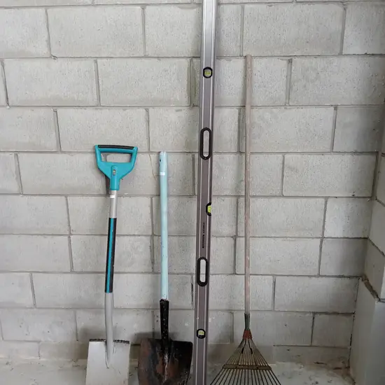 COLLECTION OF TOOLS, LEVEL IS 183CM