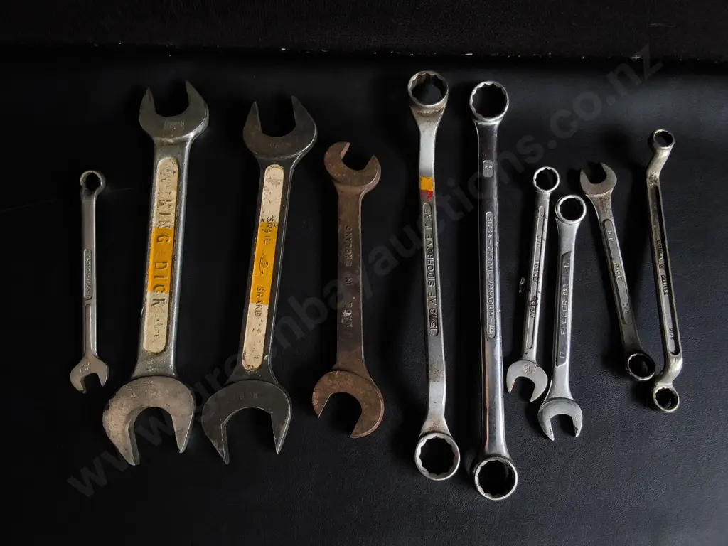 MIX OF VINTAGE HAND TOOLS Image 1++
