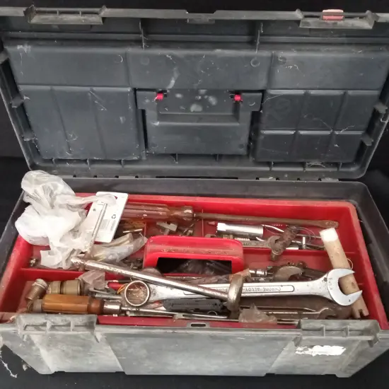 VINTAGE TOOLBOX WITH CONTENTS