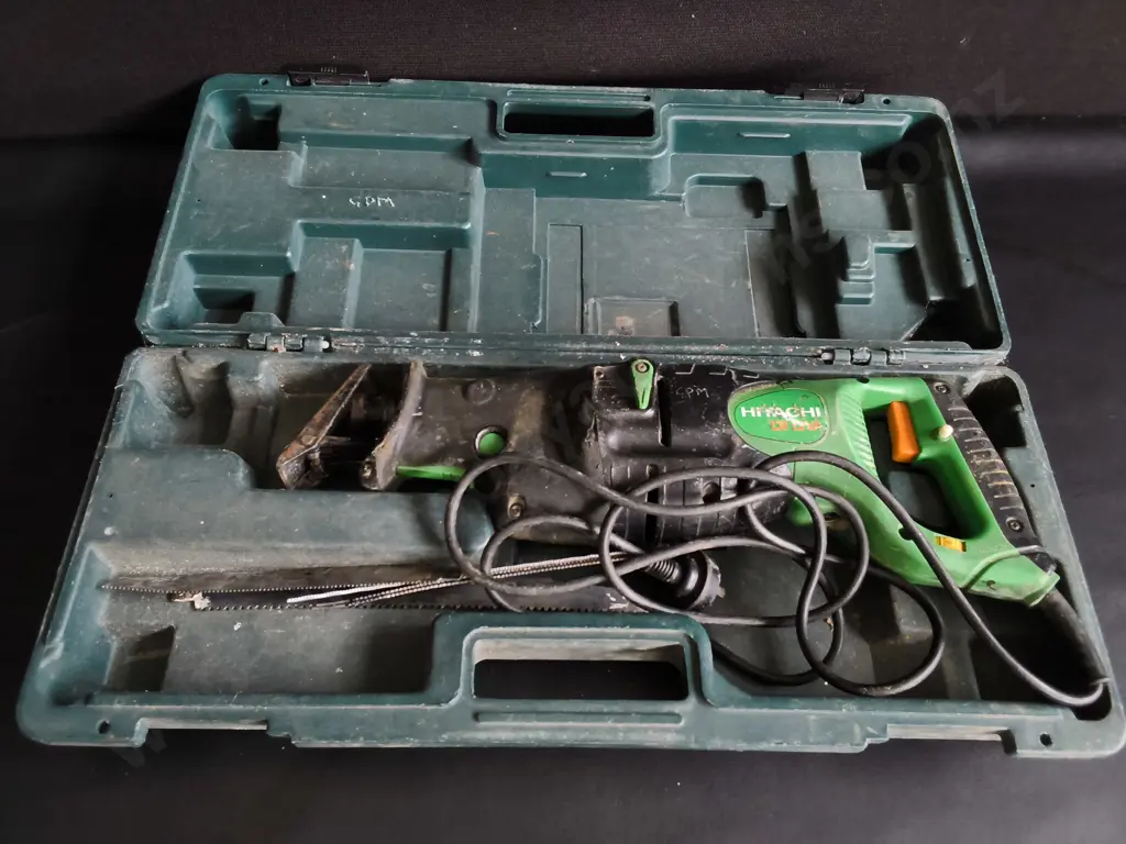 CORDED HITACHI RECIPROCATING SAW IN CARRYING CASE Image 1++