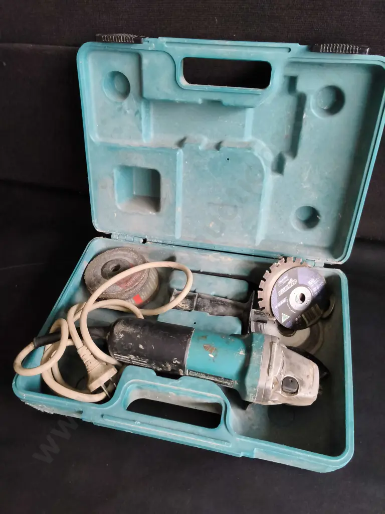 CORDED MAKITA ANGLE GRINDER IN CASE Image 1++