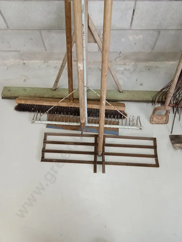 COLLECTION OF TOOLS Image 1++