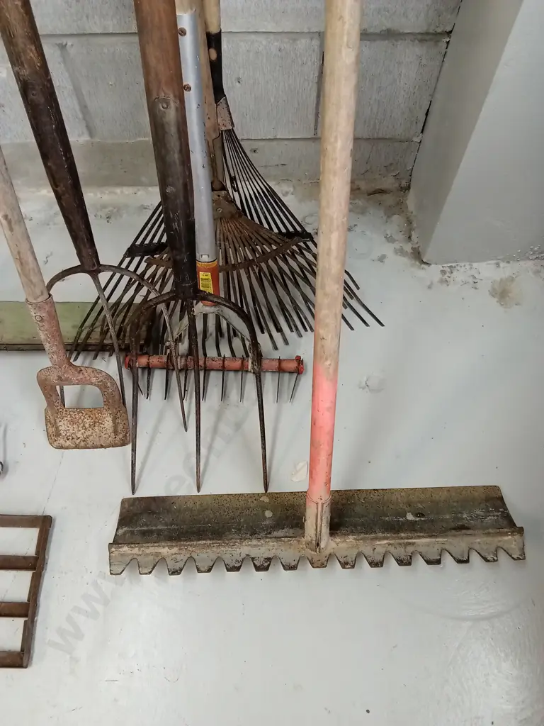 COLLECTION OF TOOLS Image 1++