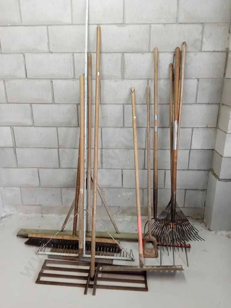 COLLECTION OF TOOLS Image 1++