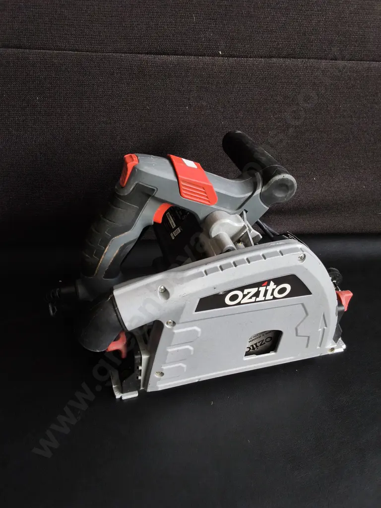 OZITO PLUNGE SAW Image 1++