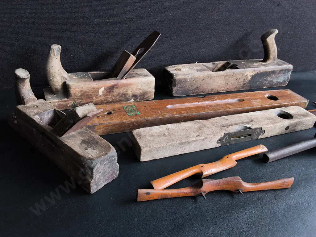 VINTAGE WOODEN HAND PLANES AND CARPENTRY TOOLS Image 1++
