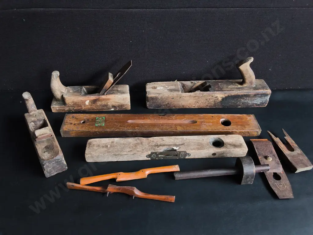 VINTAGE WOODEN HAND PLANES AND CARPENTRY TOOLS Image 1++