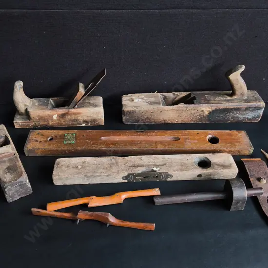VINTAGE WOODEN HAND PLANES AND CARPENTRY TOOLS