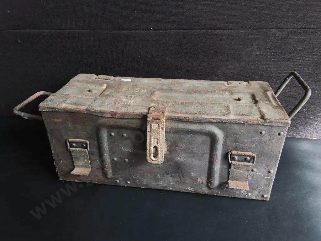 VINTAGE METAL STORAGE BOX Image 1++