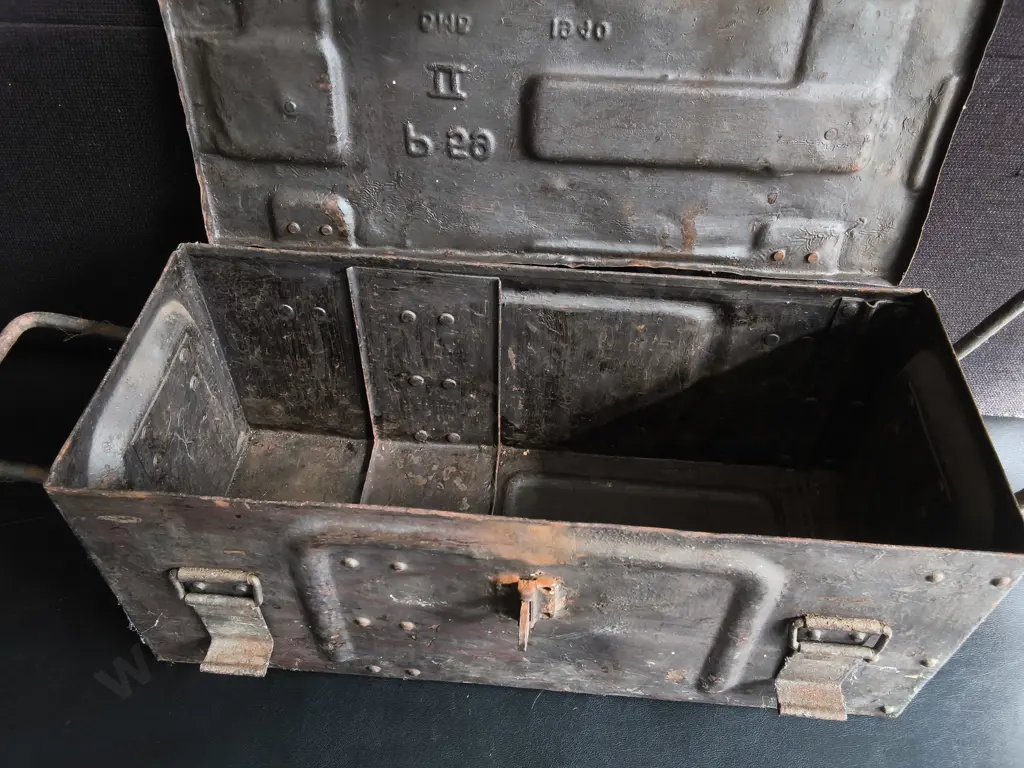 VINTAGE METAL STORAGE BOX Image 1++