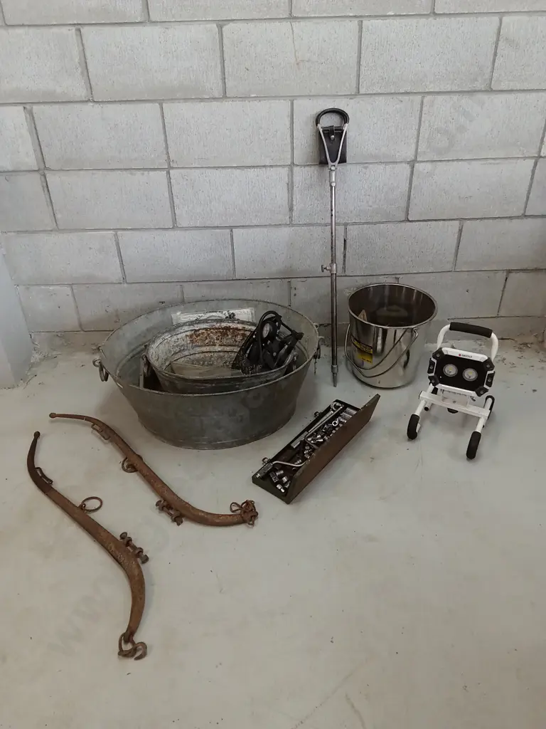 ASSORTMENT OF TOOLS Image 1++
