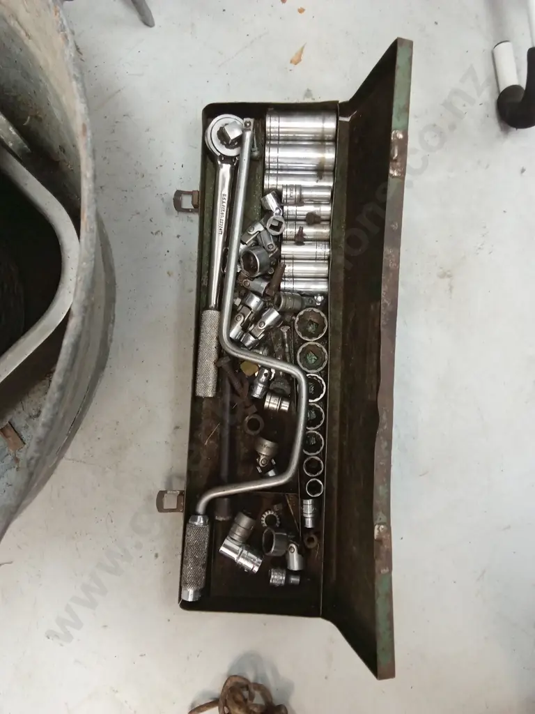ASSORTMENT OF TOOLS Image 1++