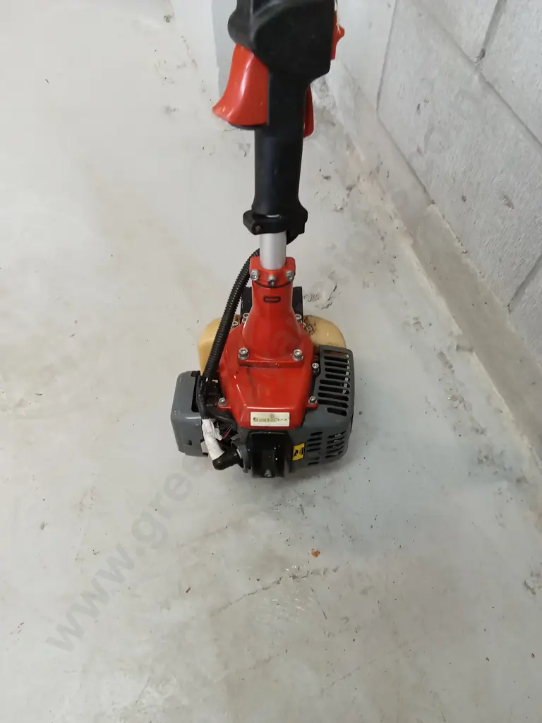 LONG REACH GAS HEDGE TRIMMER Image 1++