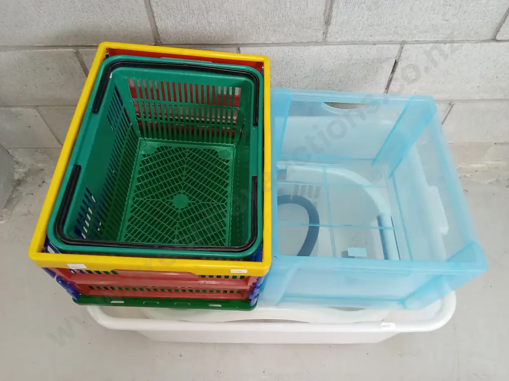 6 PLASTIC CONTAINERS Image 1++