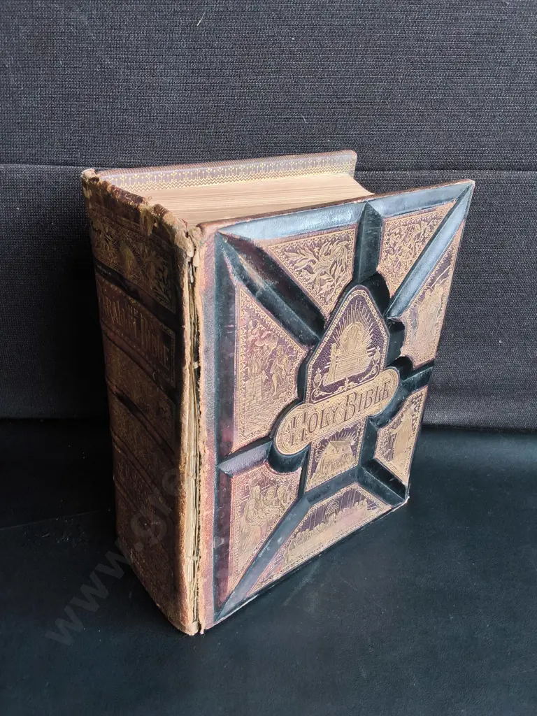 ANTIQUE VICTORIAN PICTORIAL FAMILY BIBLE, PARALLEL COLUMN EDITION (C. 1880S) Image 1++