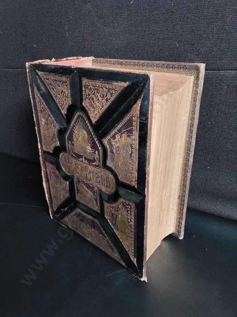 ANTIQUE VICTORIAN PICTORIAL FAMILY BIBLE, PARALLEL COLUMN EDITION (C. 1880S) Image 1++