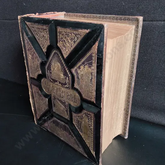 ANTIQUE VICTORIAN PICTORIAL FAMILY BIBLE, PARALLEL COLUMN EDITION (C. 1880S)