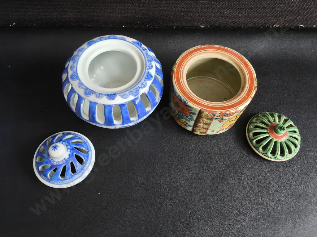 PAIR OF VINTAGE PORCELAIN POTPOURRI JARS, TALLEST H 13 CM Image 1++
