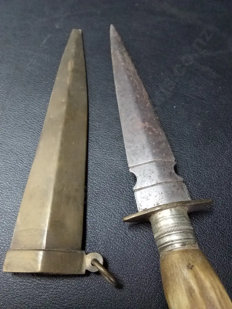 VINTAGE STILETTO-STYLE DAGGER WITH HORN OR BONE HANDLE L26CM Image 1++