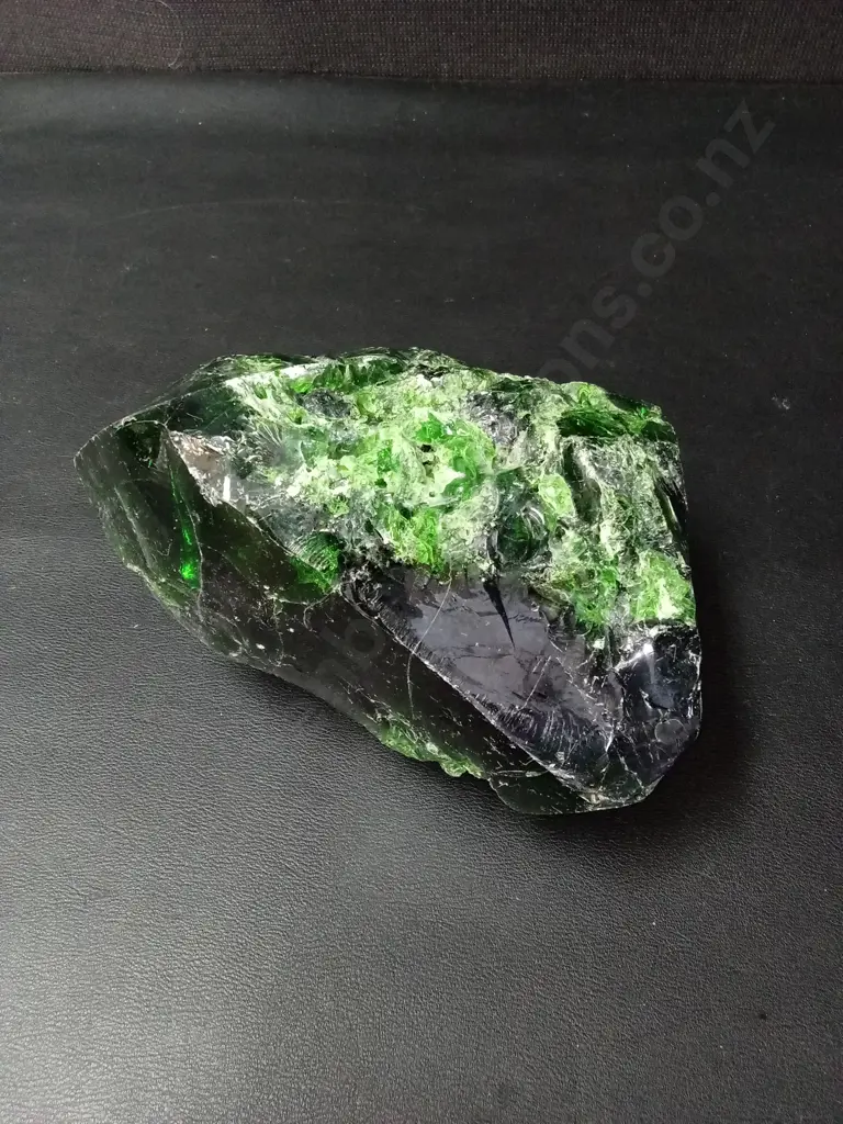 ROUGH GREEN MINERAL SPECIMEN APPROX L16CM Image 1++
