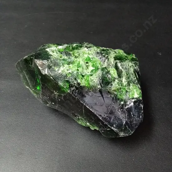 ROUGH GREEN MINERAL SPECIMEN APPROX L16CM